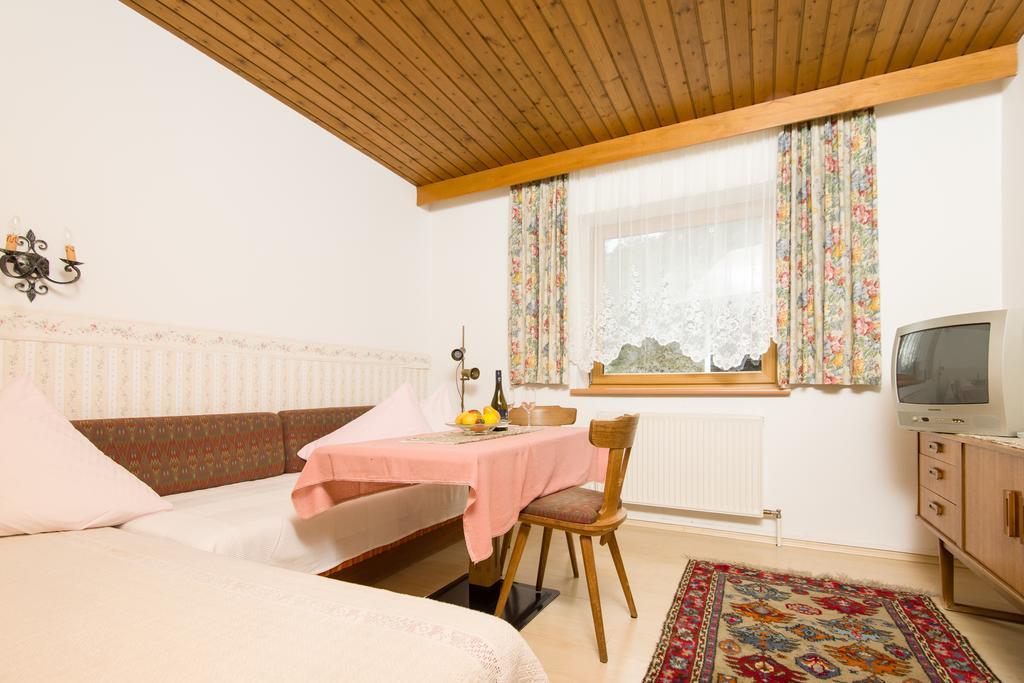 Gaestehaus Helga Scharnitz Pokoj fotografie